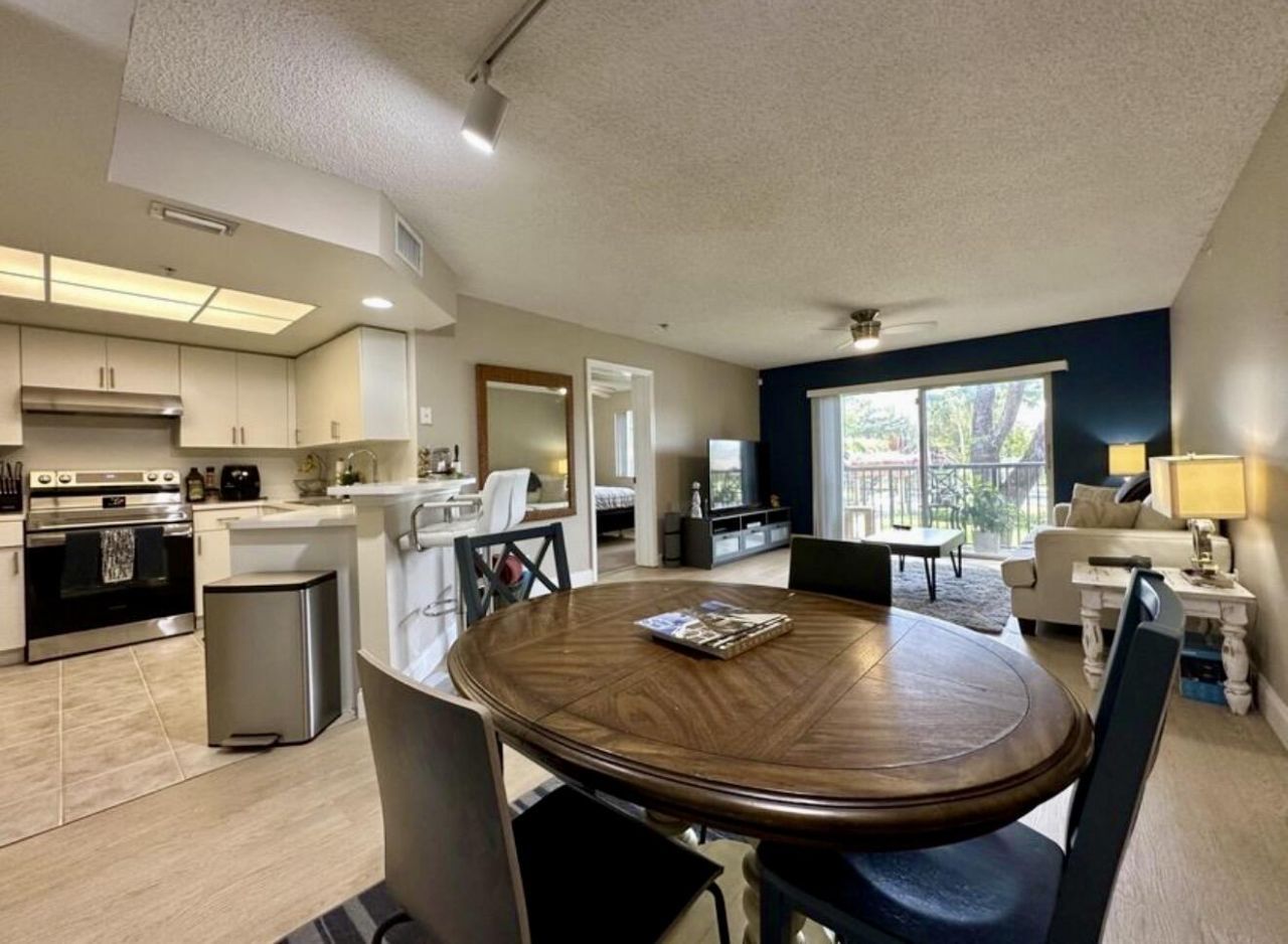 4191 N Haverhill Road, Unit 405, West Palm Beach, FL 33417 Photo