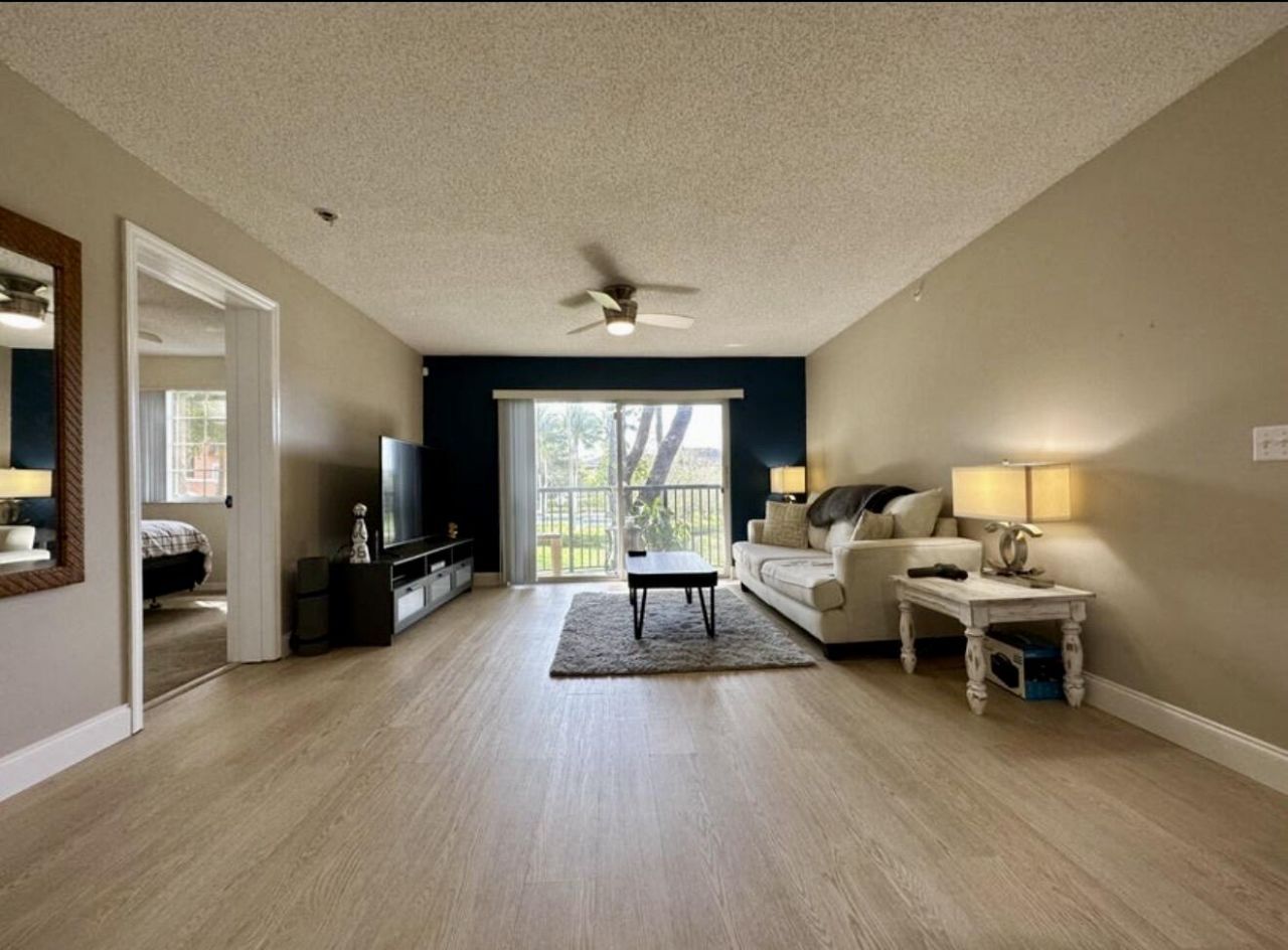 4191 N Haverhill Road, Unit 405, West Palm Beach, FL 33417 Photo