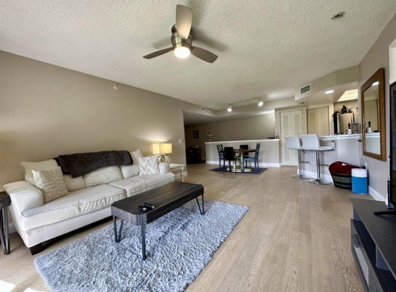 4191 N Haverhill Road, Unit 405, West Palm Beach, FL 33417 Photo