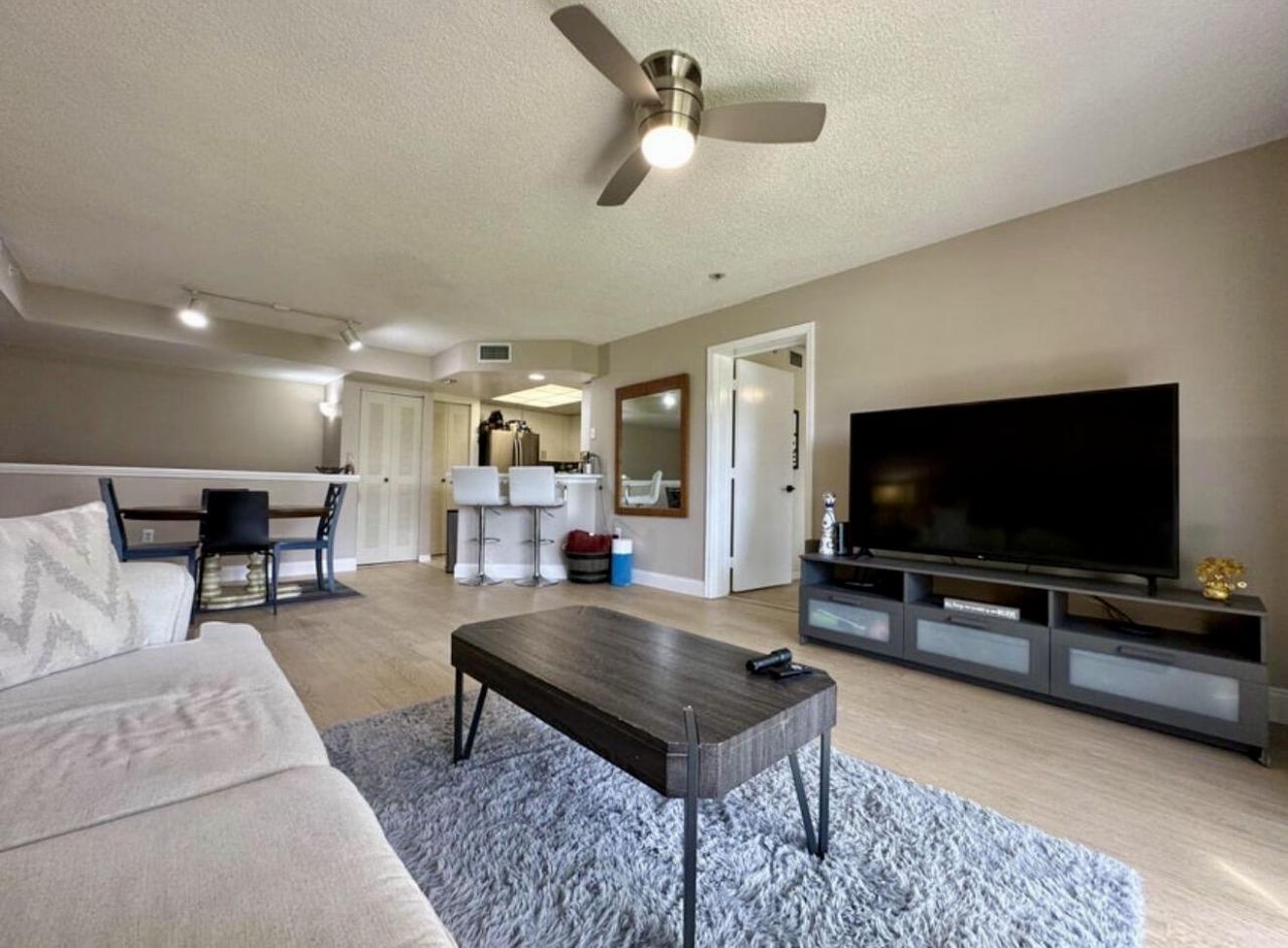 4191 N Haverhill Road, Unit 405, West Palm Beach, FL 33417 Photo