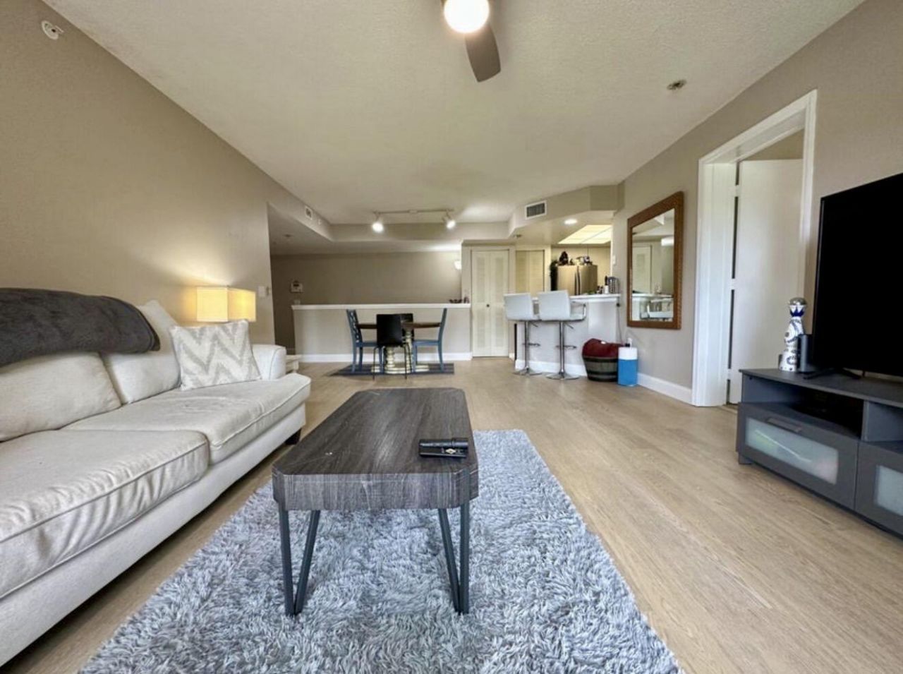 4191 N Haverhill Road, Unit 405, West Palm Beach, FL 33417 Photo