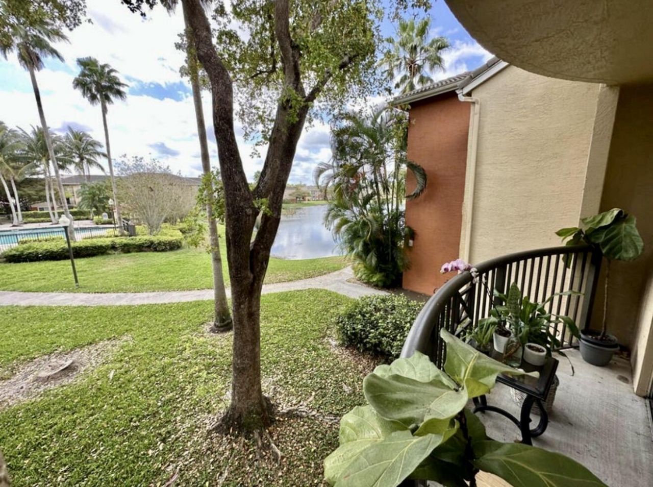 4191 N Haverhill Road, Unit 405, West Palm Beach, FL 33417 Photo