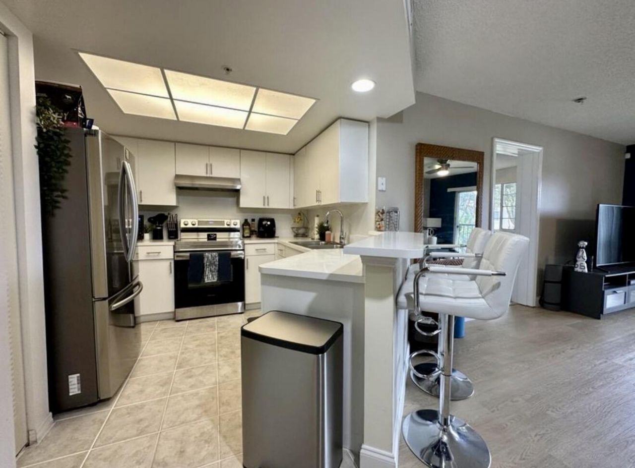 4191 N Haverhill Road, Unit 405, West Palm Beach, FL 33417 Photo