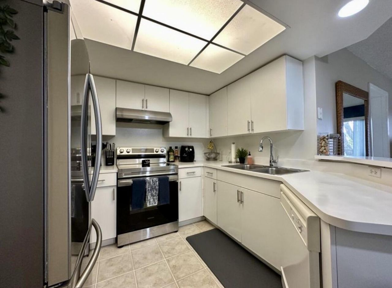 4191 N Haverhill Road, Unit 405, West Palm Beach, FL 33417 Photo