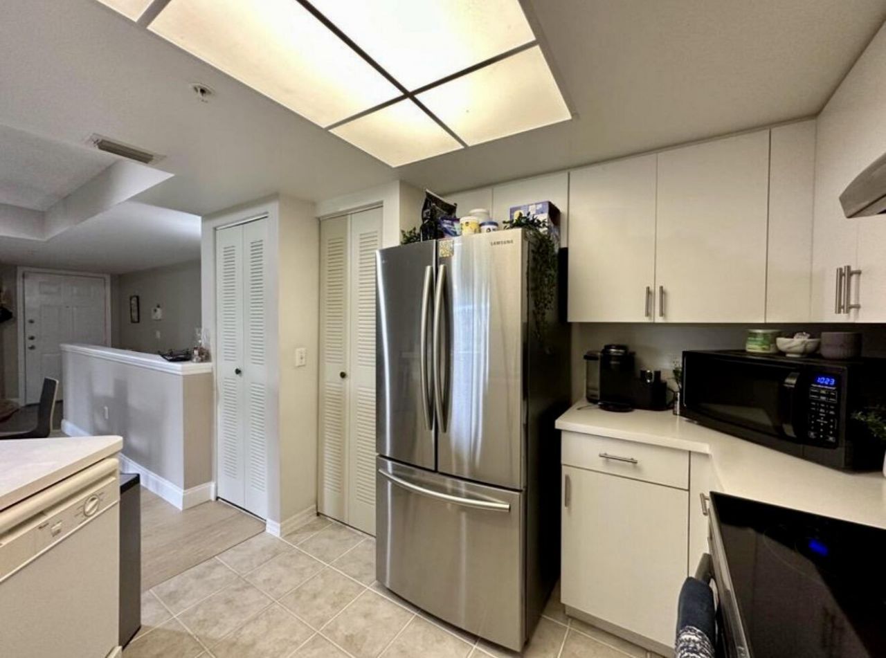 4191 N Haverhill Road, Unit 405, West Palm Beach, FL 33417 Photo