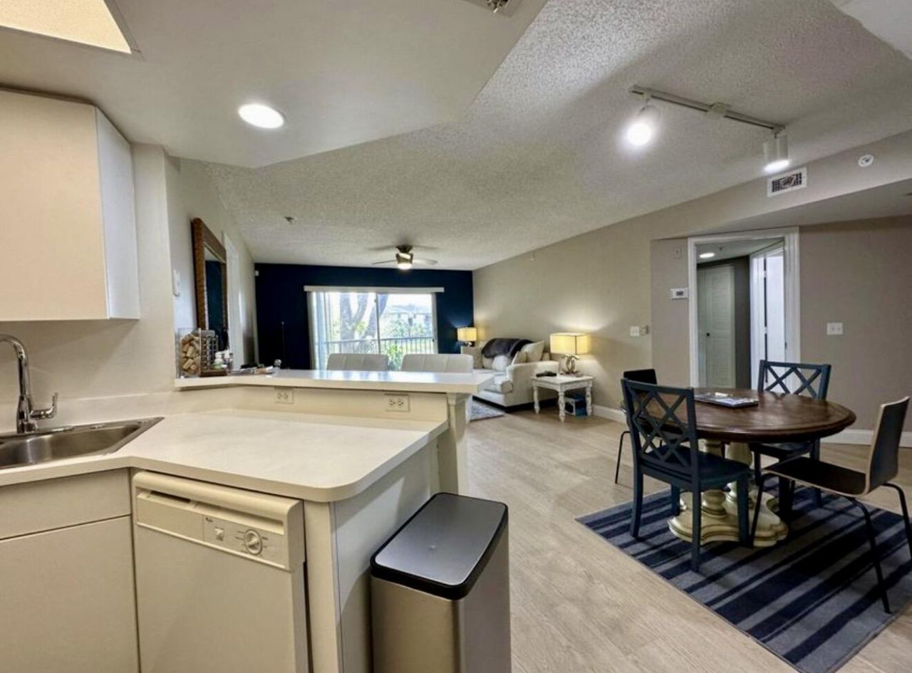4191 N Haverhill Road, Unit 405, West Palm Beach, FL 33417 Photo