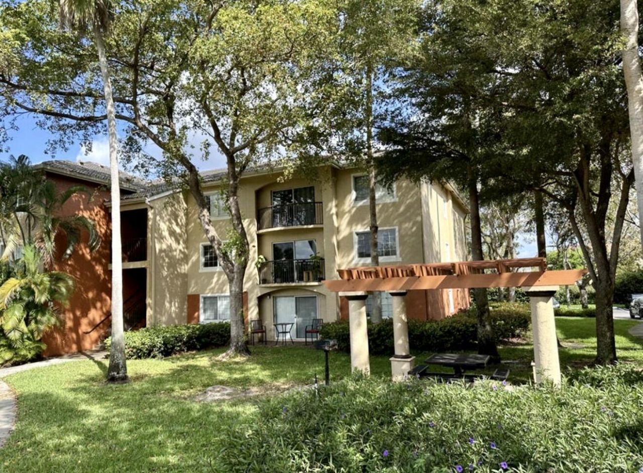 4191 N Haverhill Road, Unit 405, West Palm Beach, FL 33417 Photo