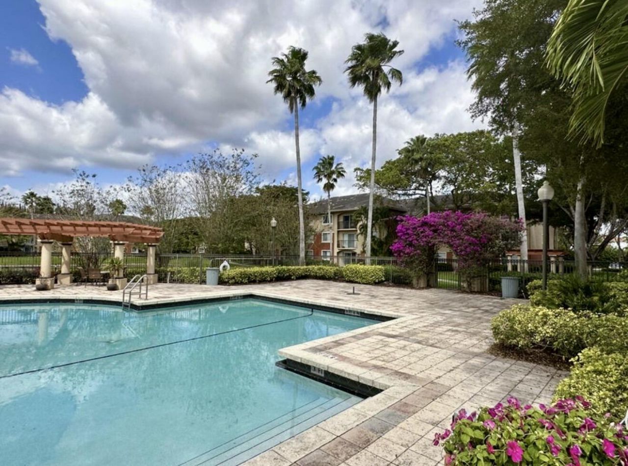 4191 N Haverhill Road, Unit 405, West Palm Beach, FL 33417 Photo