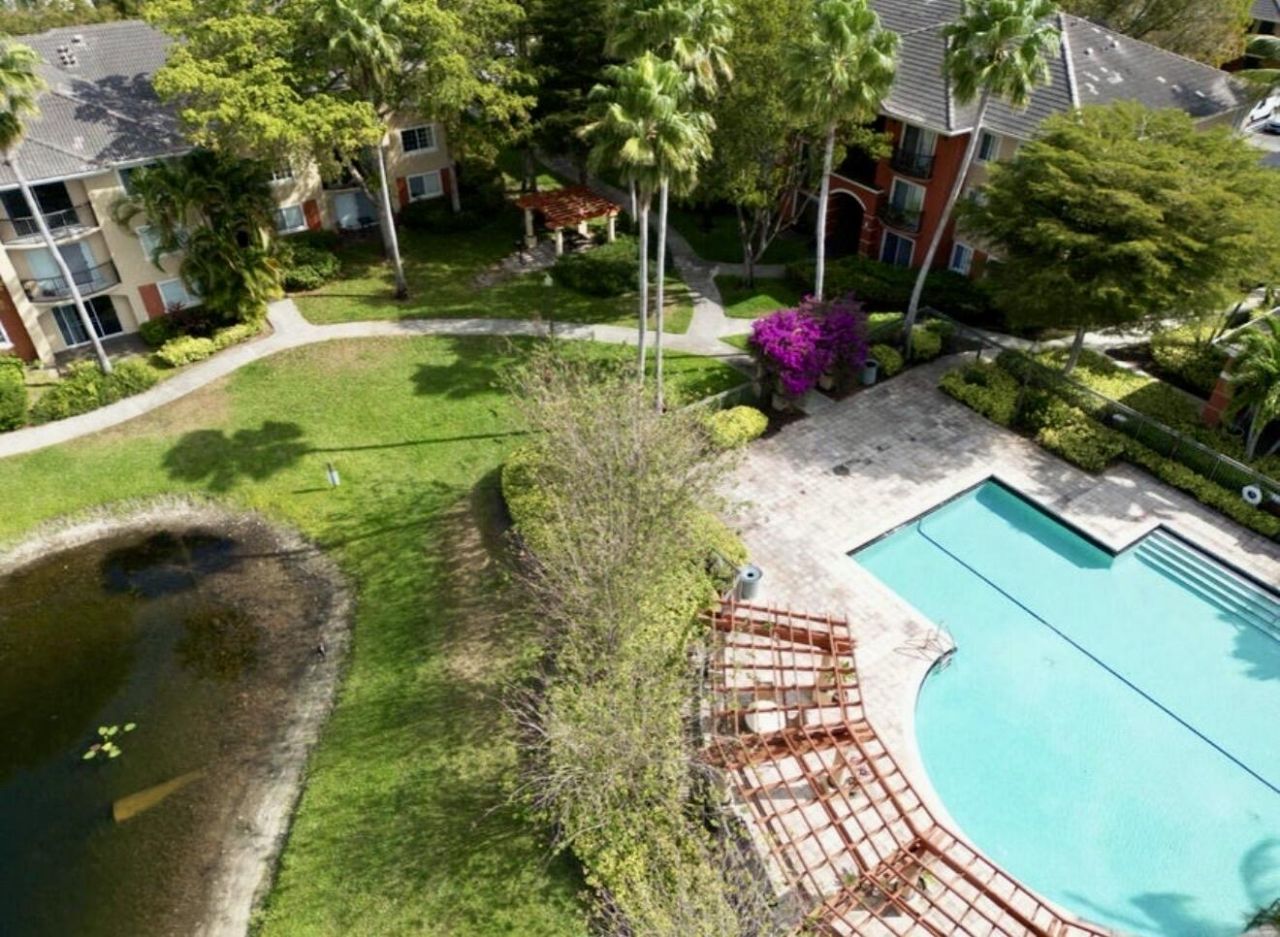 4191 N Haverhill Road, Unit 405, West Palm Beach, FL 33417 Photo