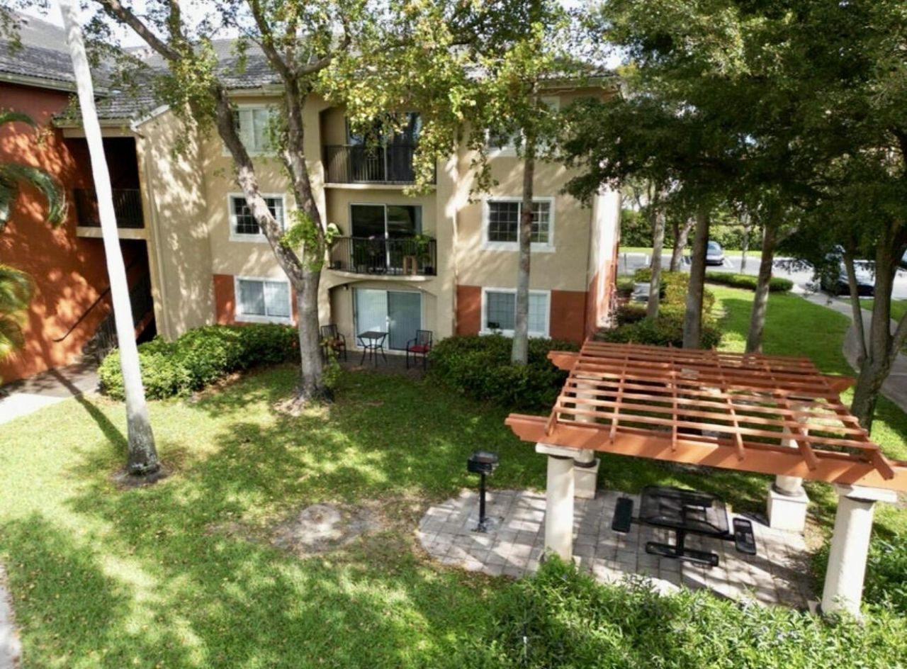 4191 N Haverhill Road, Unit 405, West Palm Beach, FL 33417 Photo