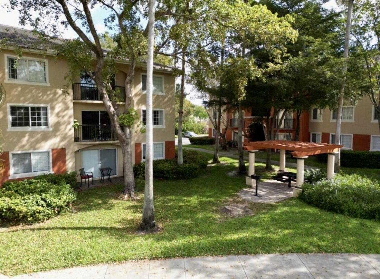 4191 N Haverhill Road, Unit 405, West Palm Beach, FL 33417 Photo