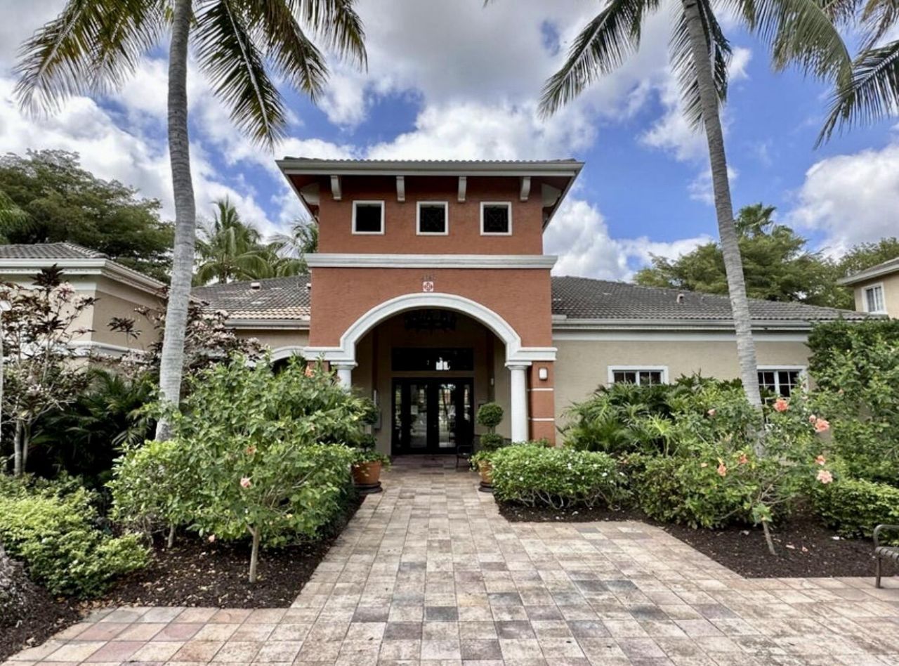 4191 N Haverhill Road, Unit 405, West Palm Beach, FL 33417 Photo