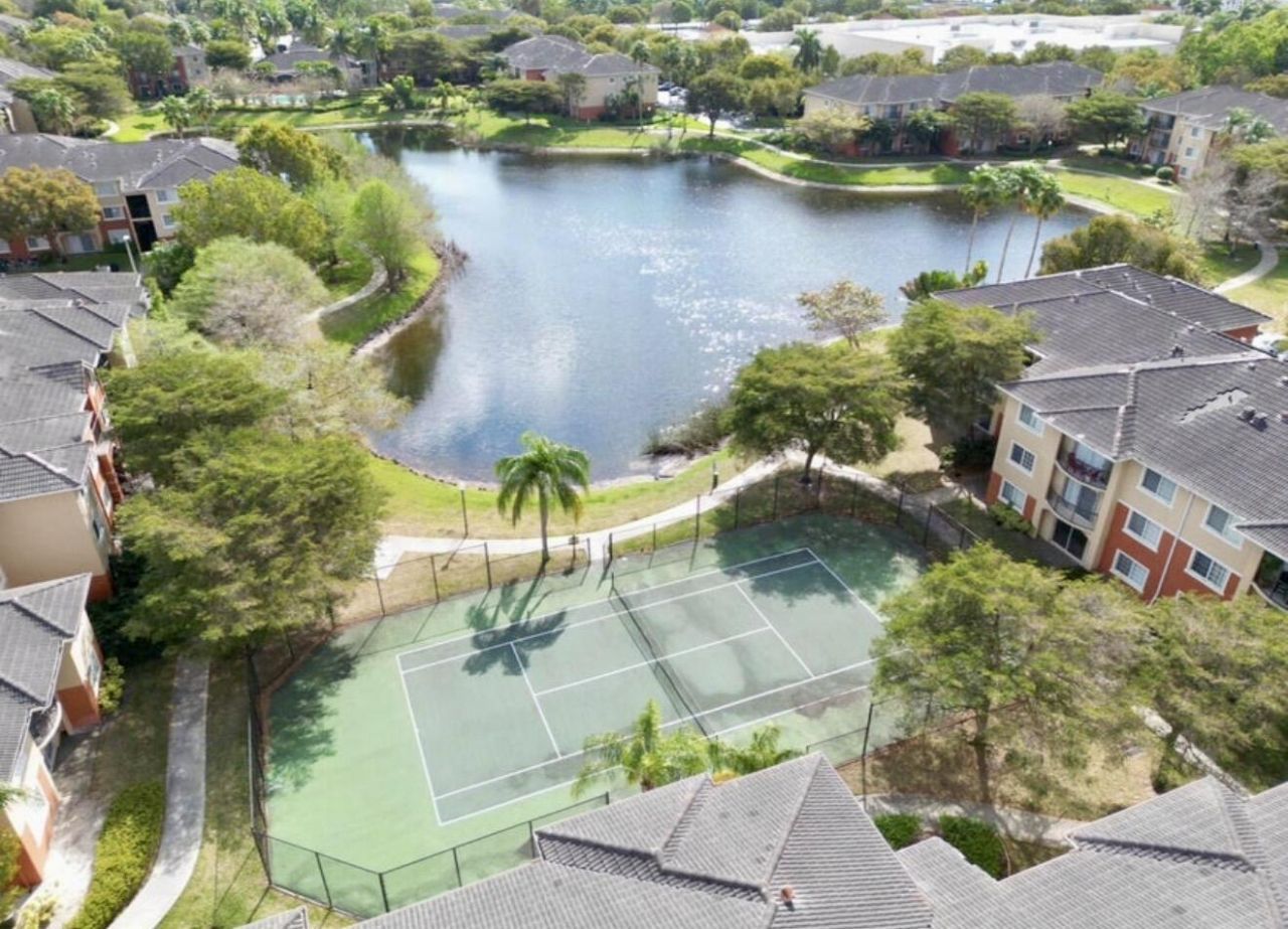 4191 N Haverhill Road, Unit 405, West Palm Beach, FL 33417 Photo