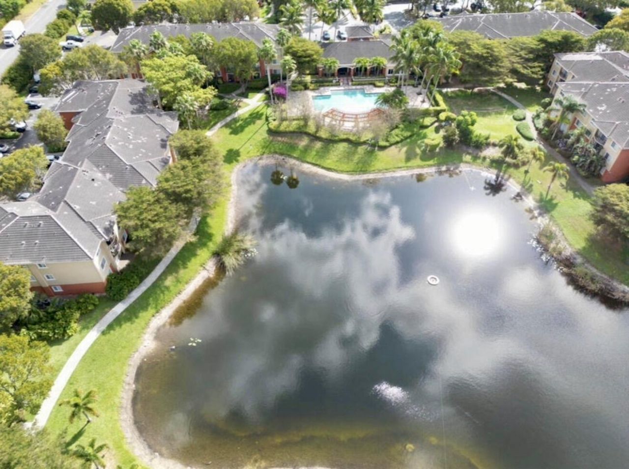 4191 N Haverhill Road, Unit 405, West Palm Beach, FL 33417 Photo