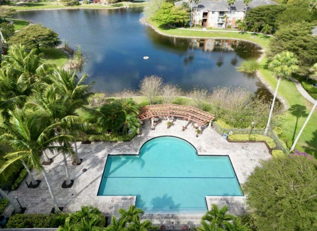 4191 N Haverhill Road, Unit 405, West Palm Beach, FL 33417 Photo