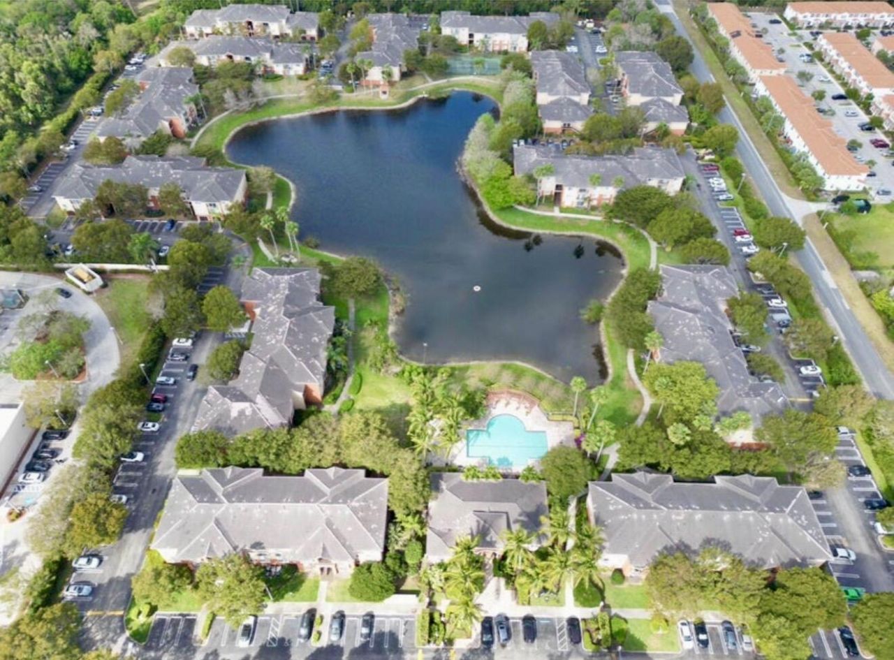 4191 N Haverhill Road, Unit 405, West Palm Beach, FL 33417 Photo