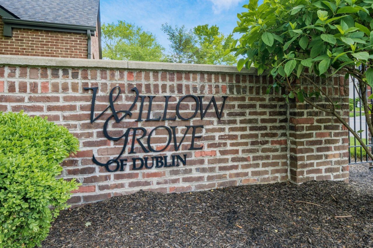 6751 Willow Grove Place E, Dublin, OH 43017 Main Photo