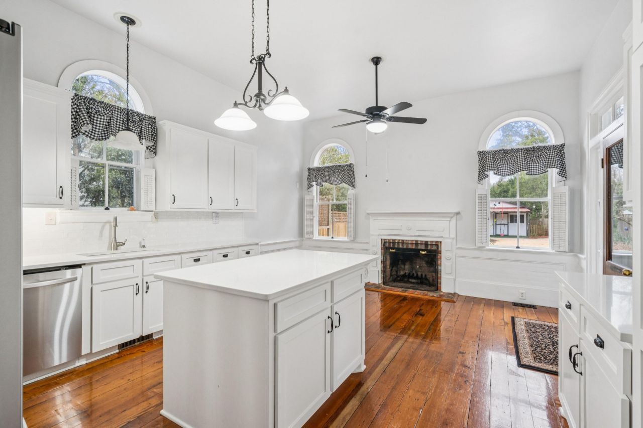 214 E Doty Avenue Photo 13