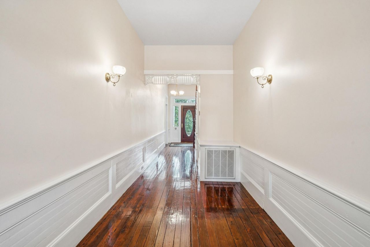 214 E Doty Avenue Photo 19