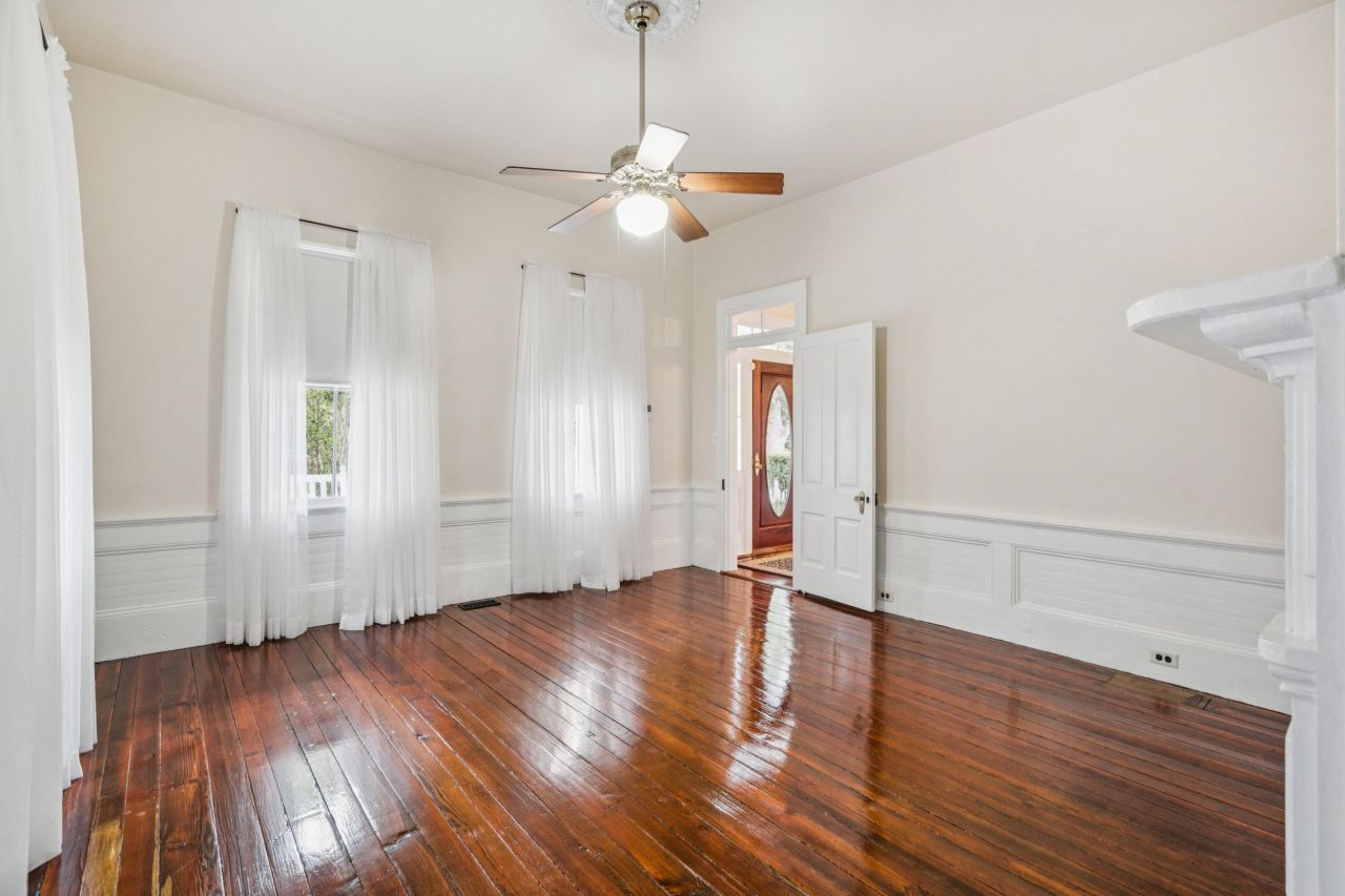 214 E Doty Avenue Photo 22