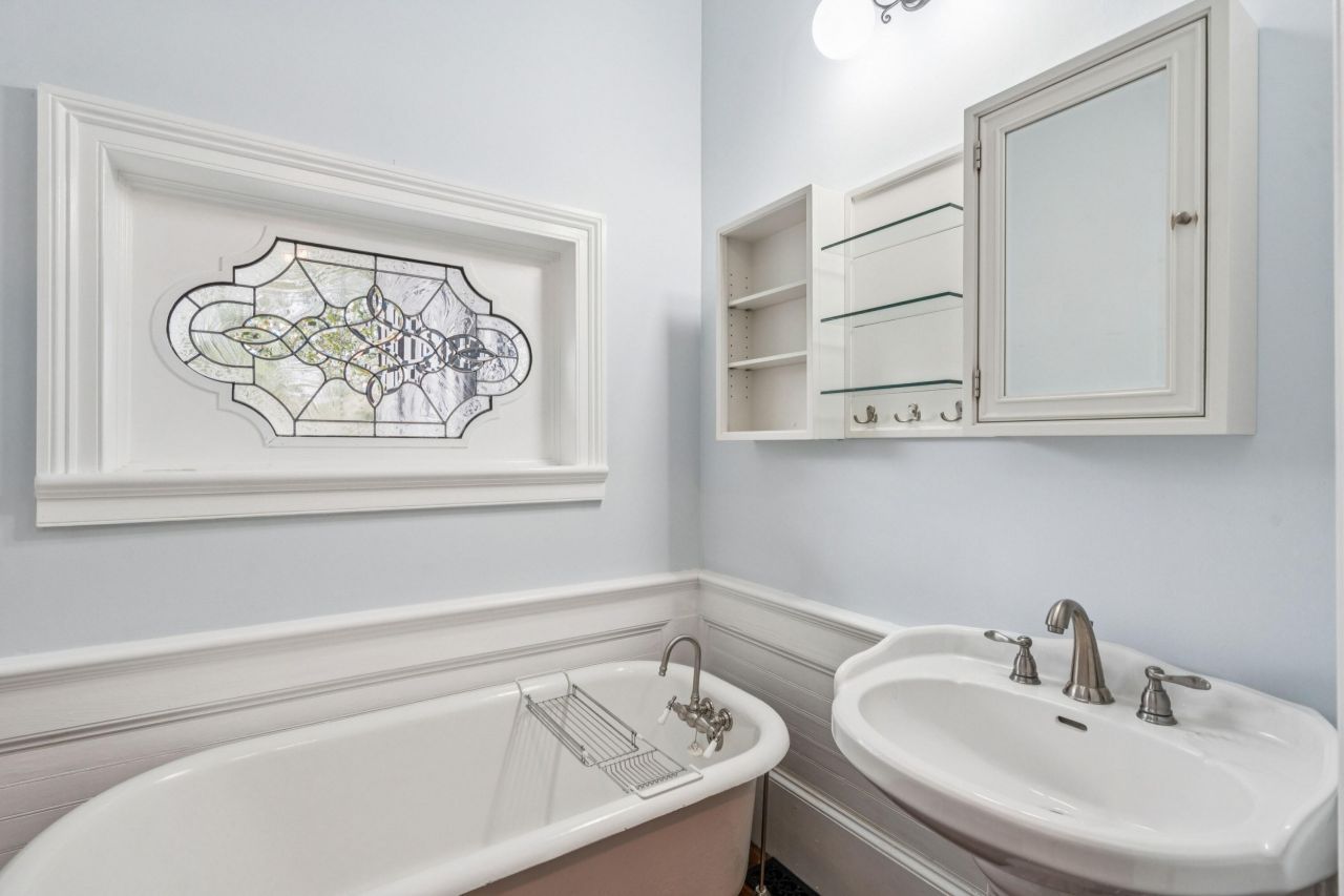 214 E Doty Avenue Photo 29