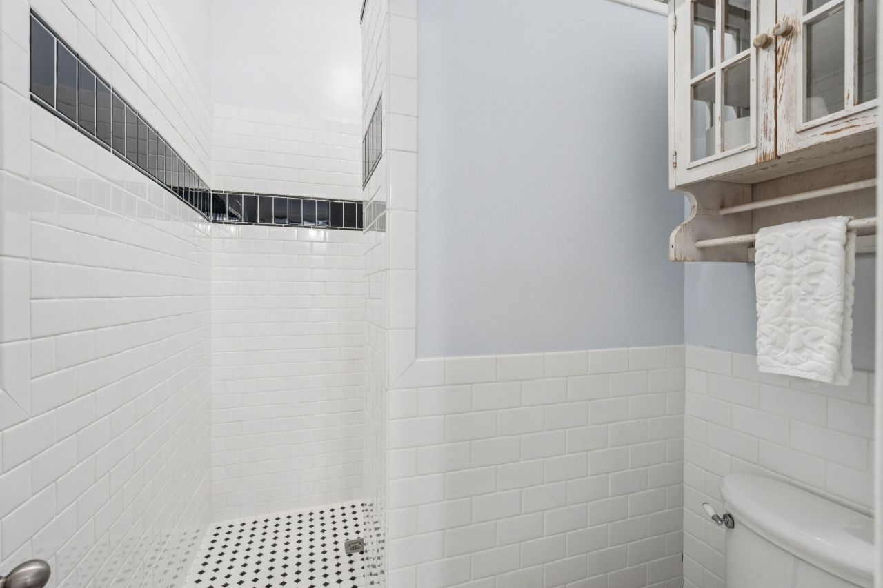 214 E Doty Avenue Photo 30