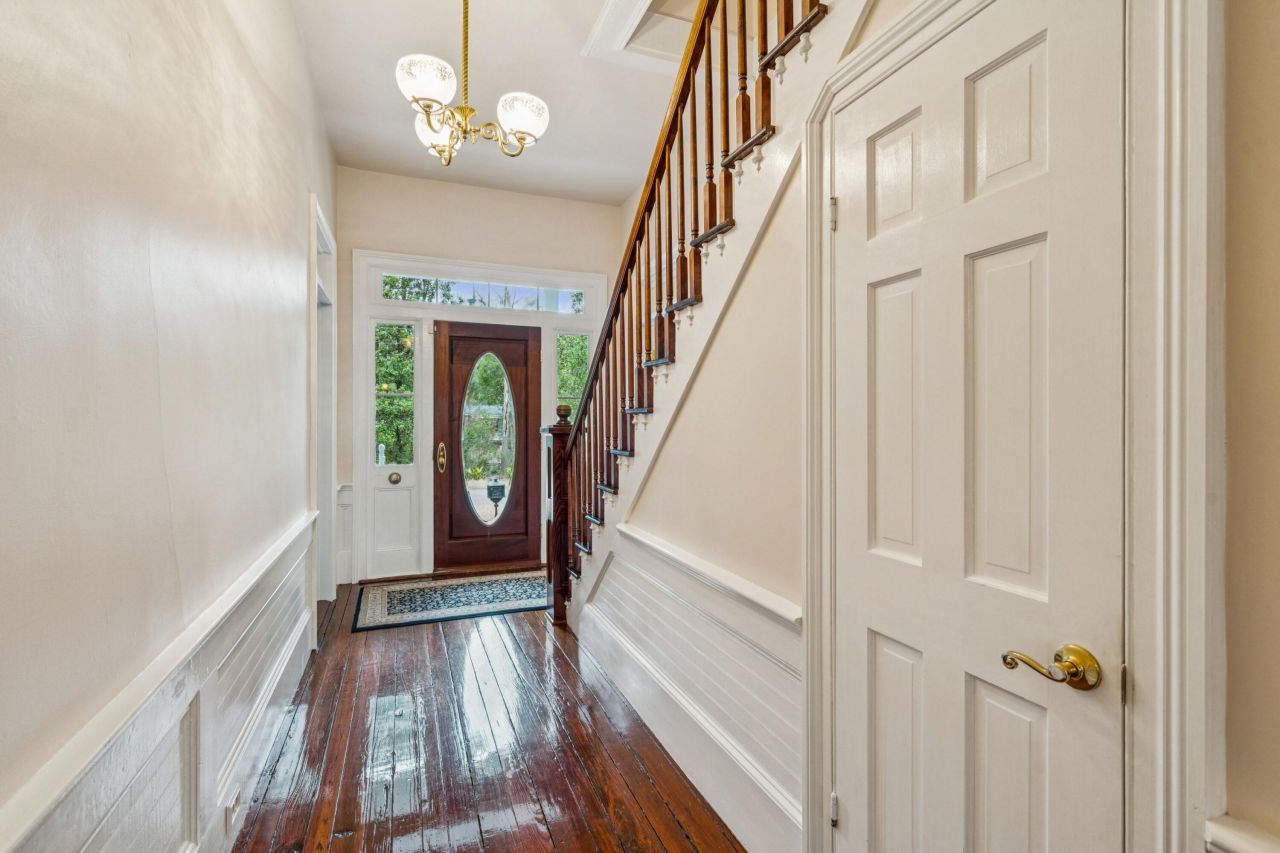 214 E Doty Avenue Photo 6