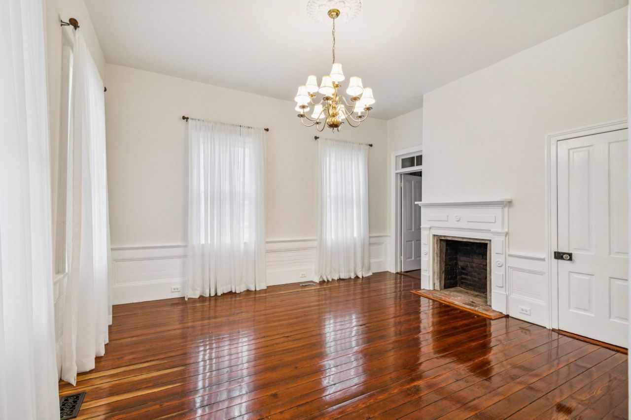 214 E Doty Avenue Photo 7