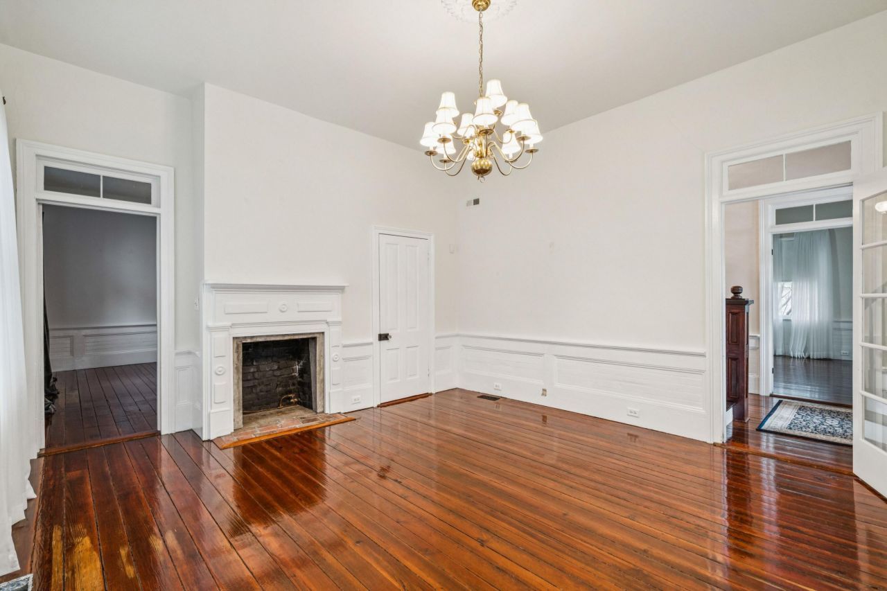 214 E Doty Avenue Photo 9