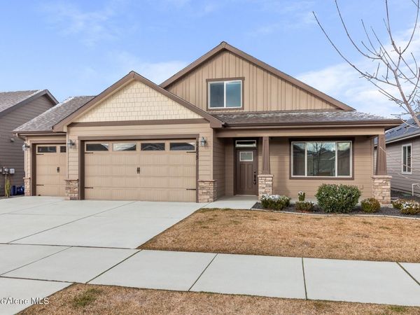 22835 E Edgewater Ln, Liberty Lake, WA 99019