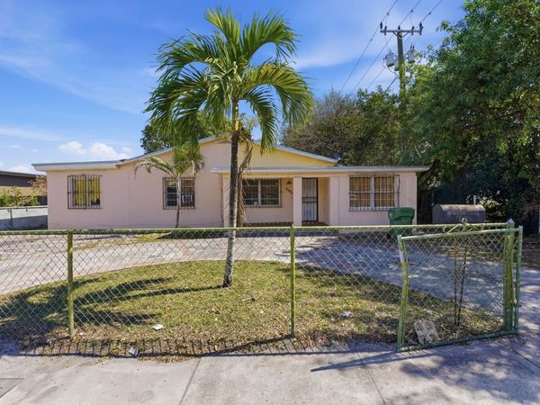 4925 E 9th Ct, Hialeah, FL 33013