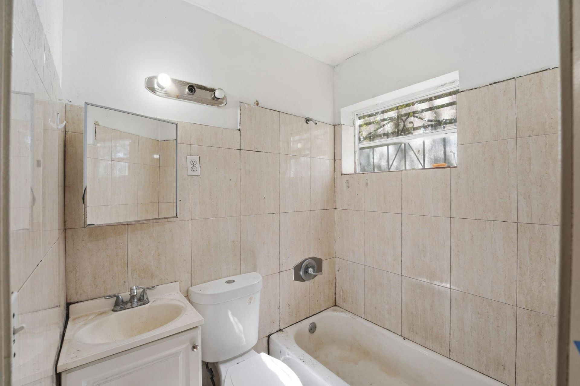 4925 E 9th Court, Hialeah, FL 33013 Photo