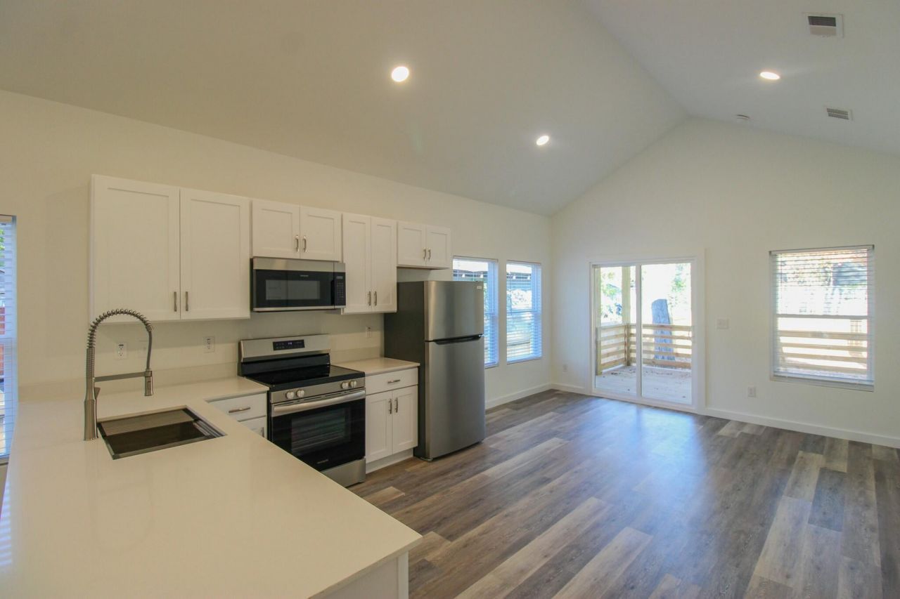 1922 Harper Street Photo 6