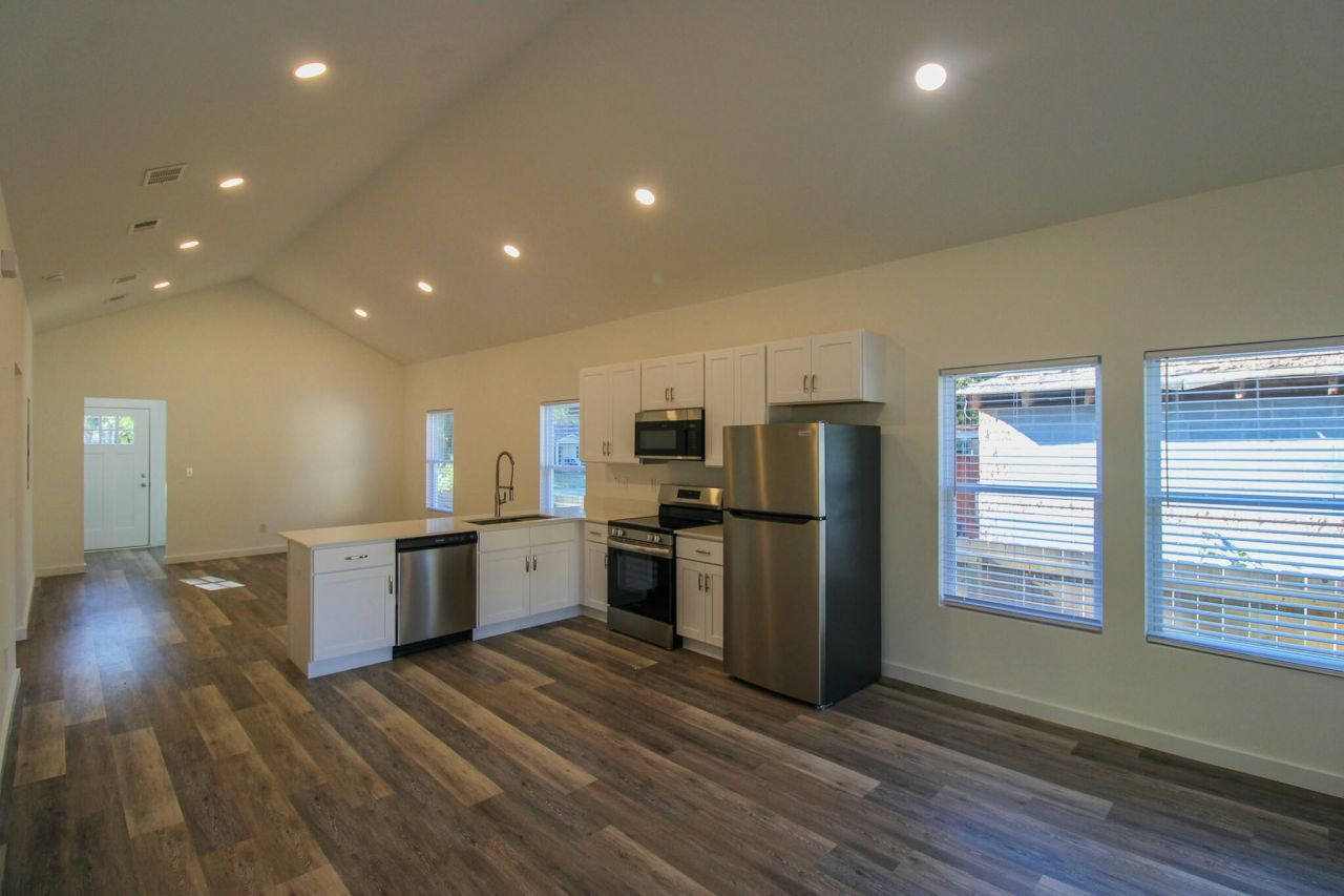 1922 Harper Street Photo 7