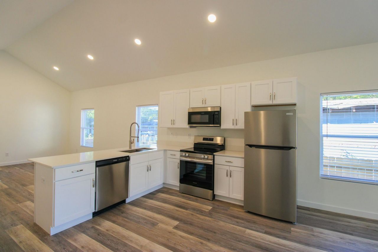 1922 Harper Street Photo 8