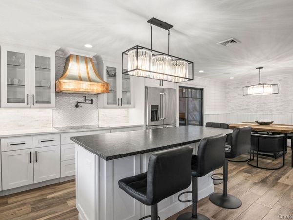 131 Fleets Cove Road, Huntington, NY 11743