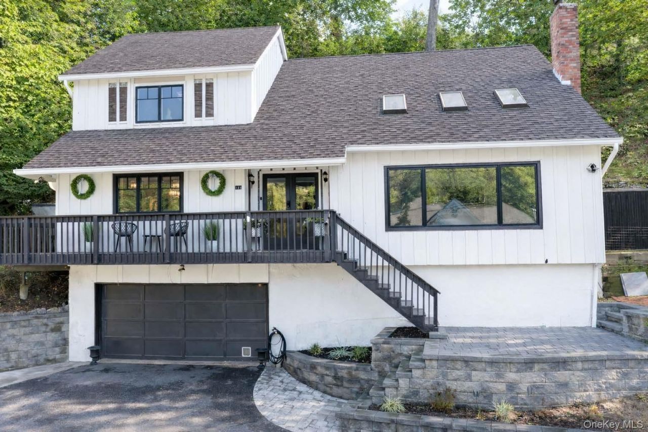 131 Fleets Cove Road Huntington, NY 11743