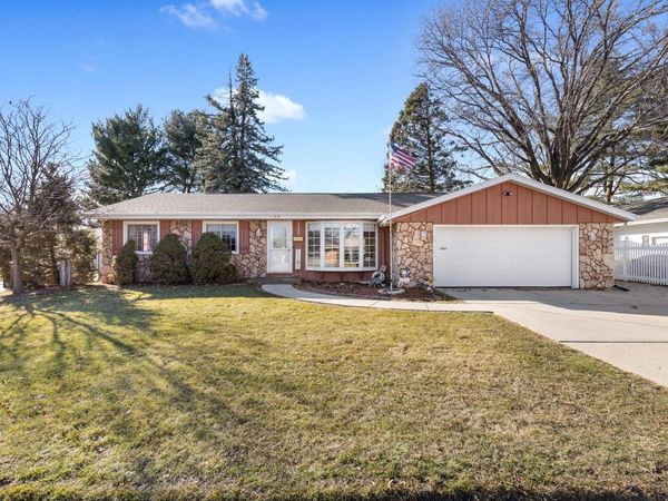 1125 N Claremont DRIVE, Janesville, WI 53545