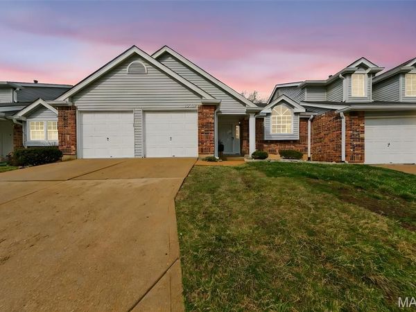 13305 Woodlake Village Court, Chesterfield, MO 63141