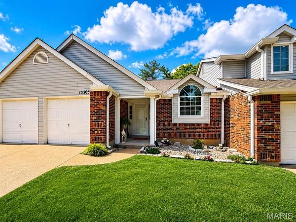 13305 Woodlake Village Court E, Chesterfield, MO 63141