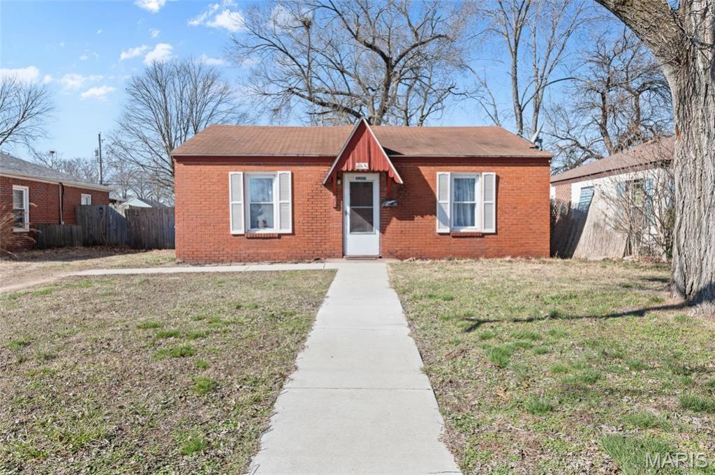 217 Whitelaw Avenue, East Alton, IL 62024 Main Photo