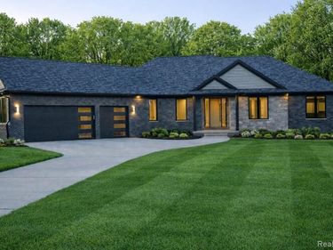 632 Kings Fairway Lane, Grand Blanc, MI 48439