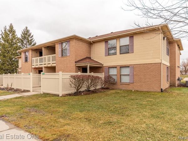 61186 Greenwood Drive, South Lyon, MI 48178