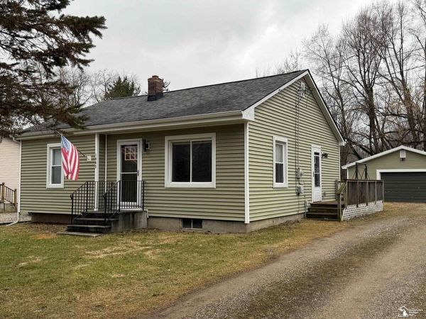 1009 N Lemen Street, Fenton, MI 00000