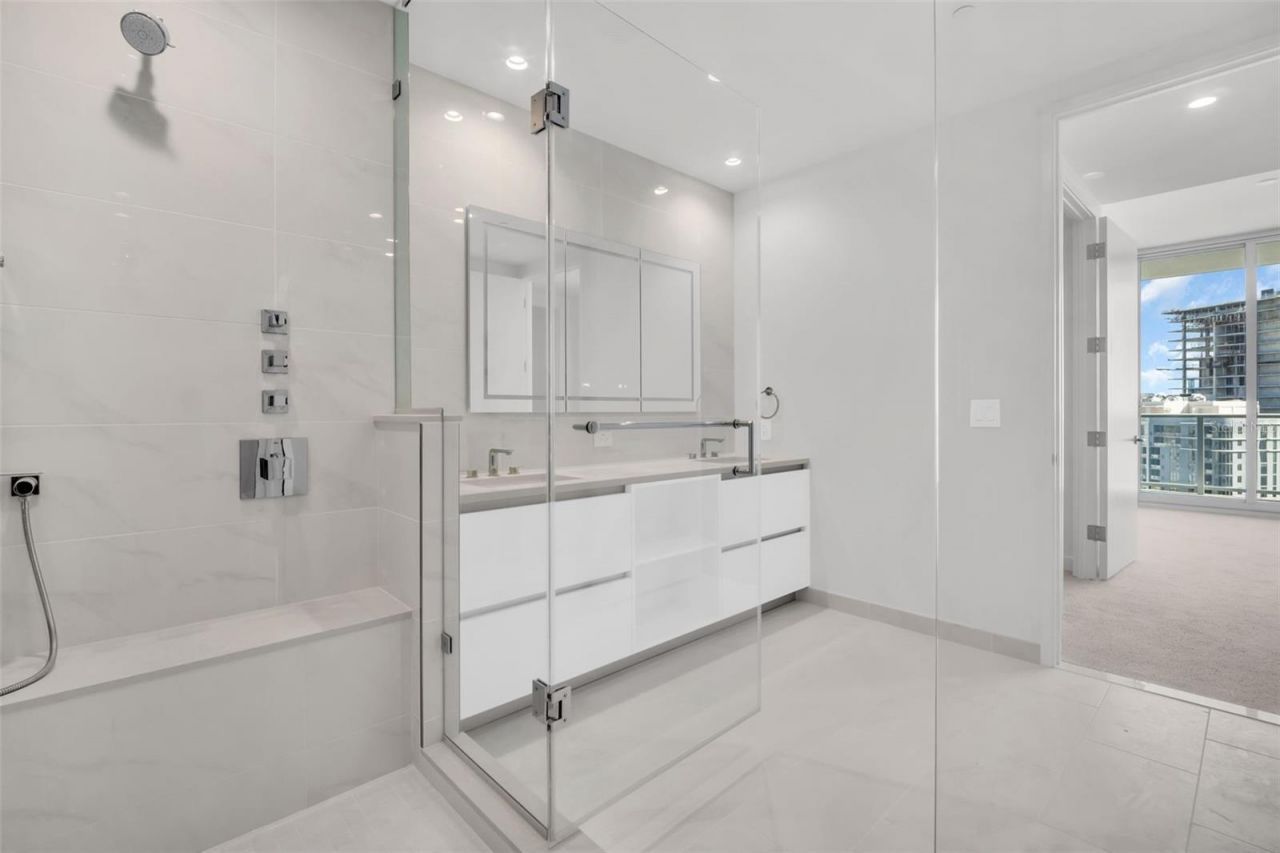 400 Central Avenue, Unit 2205, Saint Petersburg, FL 33701 Photo