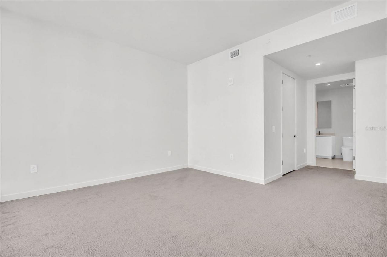 400 Central Avenue, Unit 2205, Saint Petersburg, FL 33701 Photo