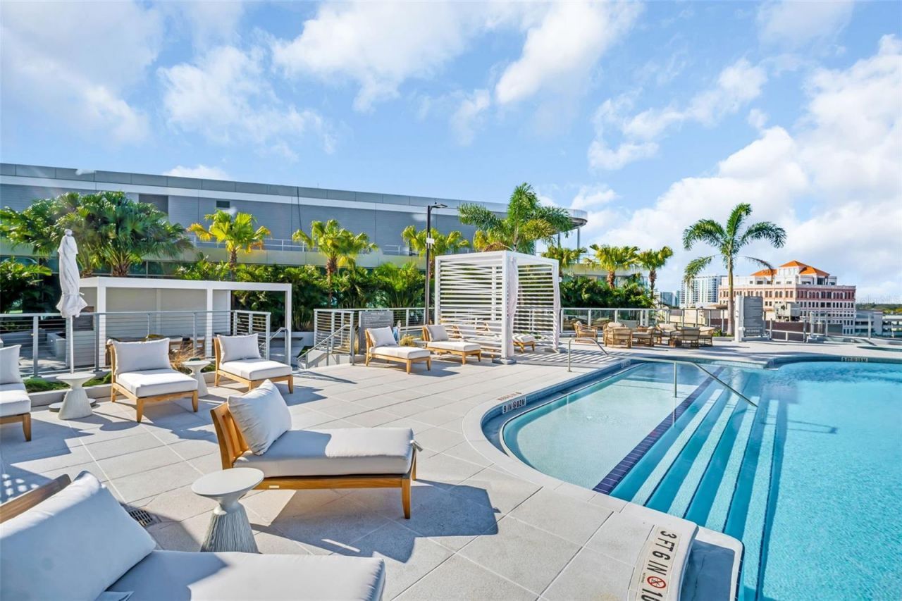 400 Central Avenue, Unit 2205, Saint Petersburg, FL 33701 Photo