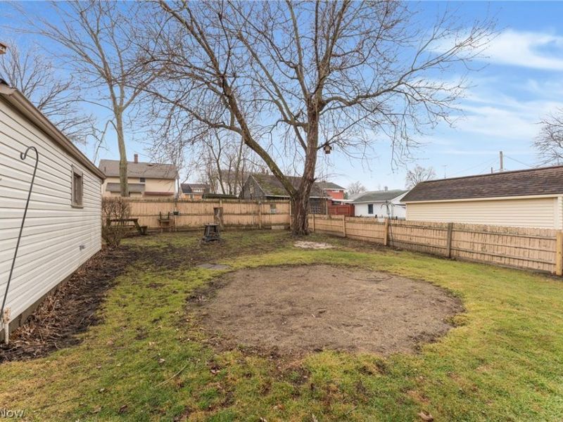 864 W College Road, Alliance, OH 44601 Photo 7