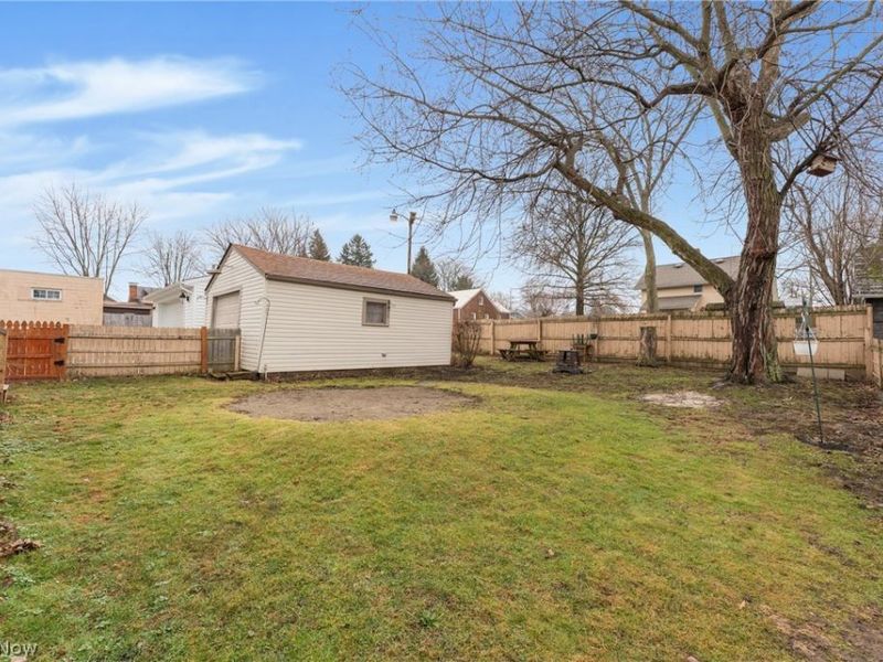 864 W College Road, Alliance, OH 44601 Photo 8