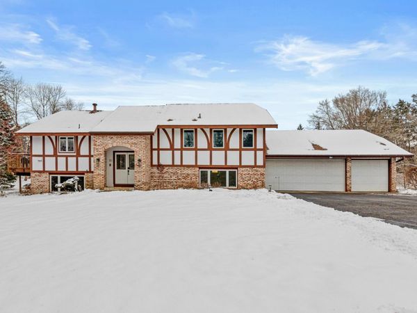 10 Hay Camp Road, North Oaks, MN 55127
